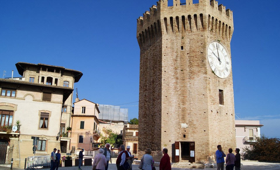Casa - Torre dei Gualtieri, Italy